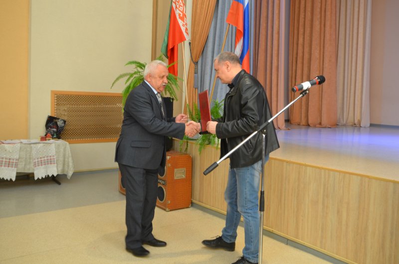 idn37's tweet photo. Ивановский дом национальностей поздравляет Михаила Шеметова, председателя правления регионального Белорусского национально-культурного центра «Крыница», сразу с двумя праздниками – его собственным Днем рождения и 10-летием возглавляемой им организации https://t.co/sdHaem7bBH https://t.co/NPxF2opnkJ