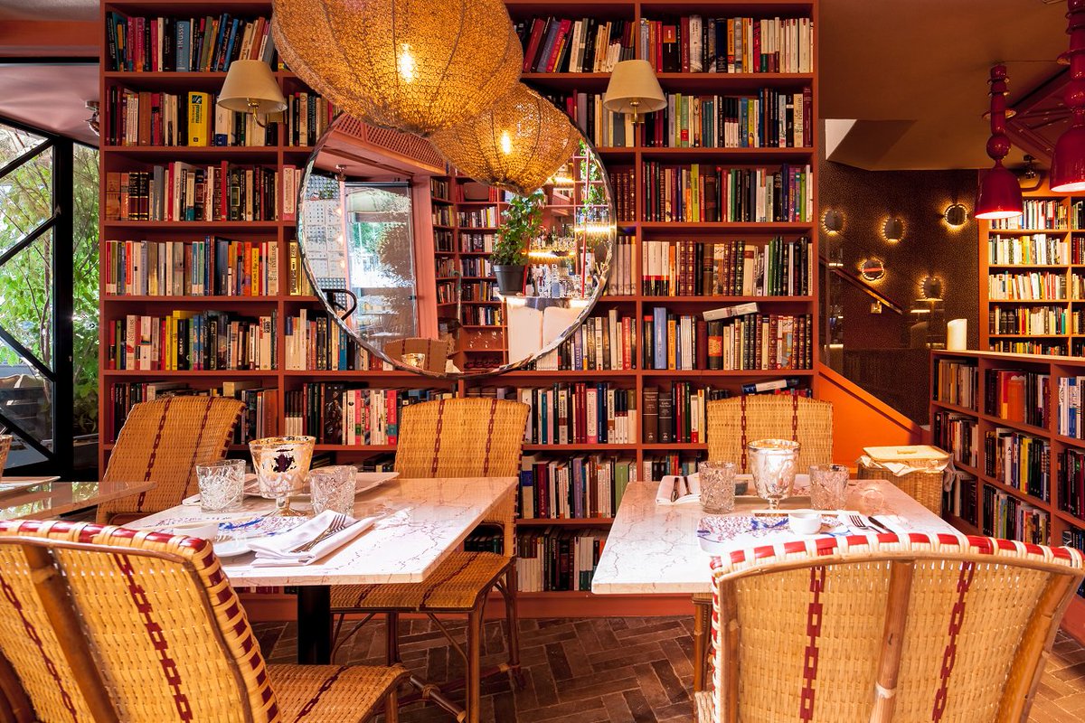 Efeagro's tweet photo. En el #DiaDelLibro tenemos varias cosas originales que contaros... Las tendencias a cocina saludable y asiática están claras, pero además hay restaurantes con 14.000 libros y novelas y cómics manga culinarios. Aquí todos los detalles  https://t.co/1nGR4j3MZy https://t.co/pE10ZF759j