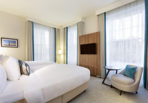 CourtyardEdi's tweet photo. Whether you are a family who need a flexible and spacious base from which to do some sight-seeing, or a couple looking for a romantic spot from which to enjoy your city break, Courtyard Edinburgh has a variety of different room types and features: https://t.co/mLxczmT4xA https://t.co/nOLZJ5W1s7