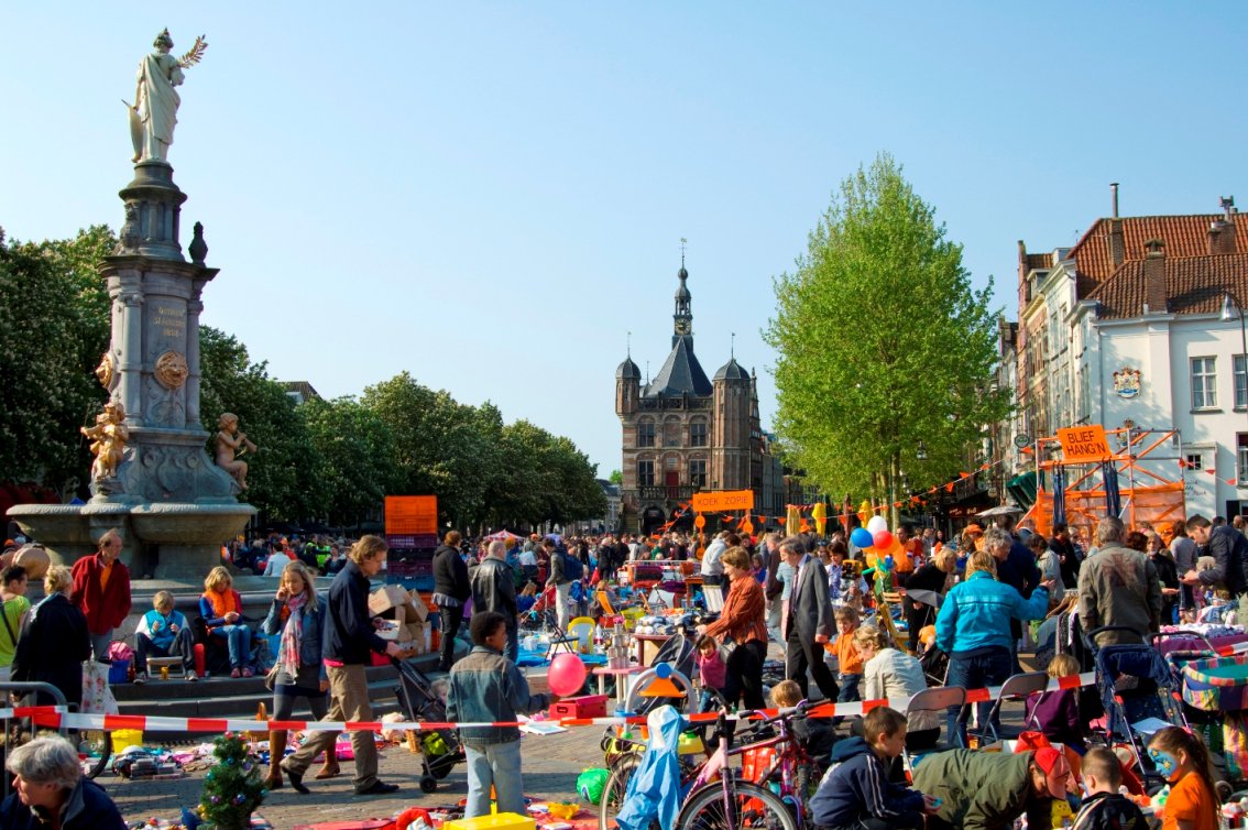 Kijken jullie al uit naar Koningsdag aanstaande vrijdag? Wij wel! Wij hebben het gehele feestelijke programma in de gemeente Deventer op een rijtje gezet, zie: ow.ly/hJTE30jCW8M