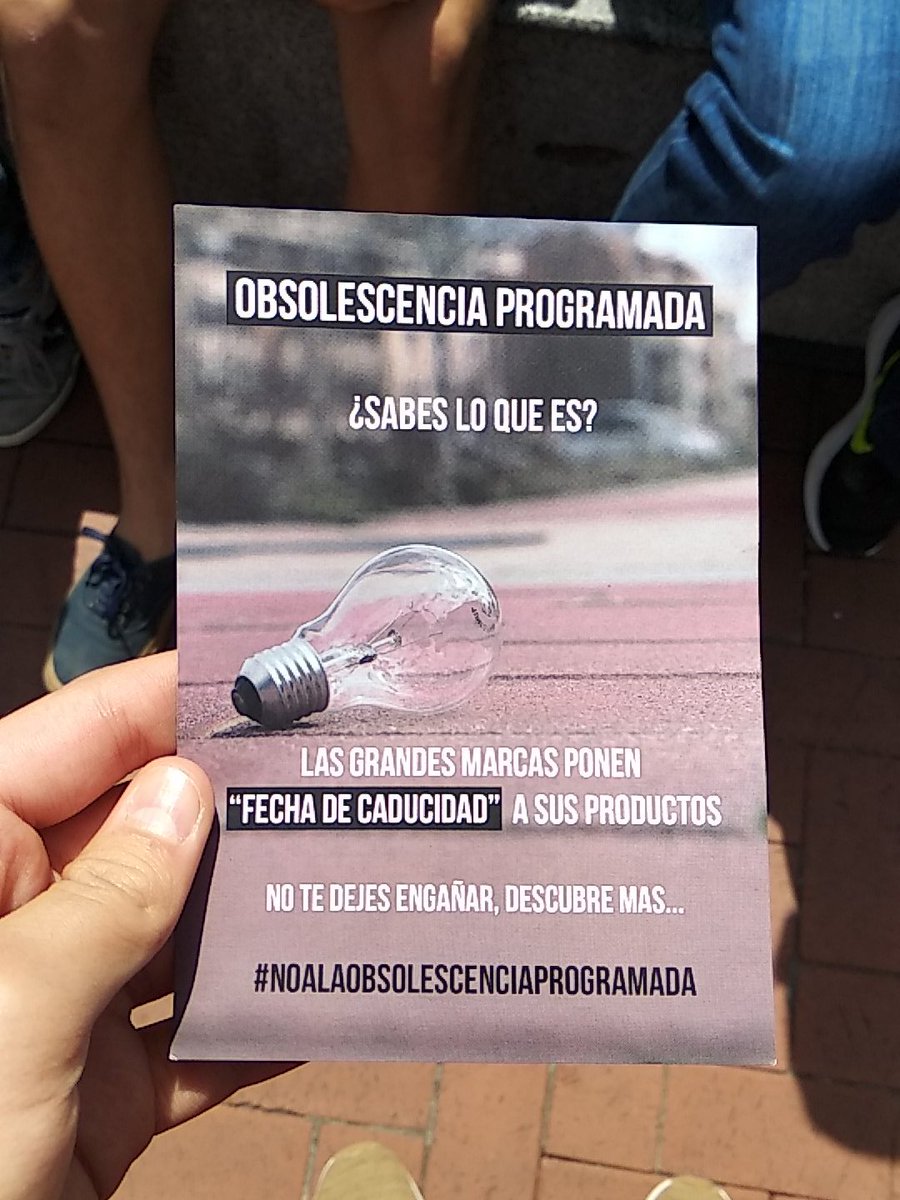 equipomanises's tweet photo. Hoy estamos repartiendo los panfletos para concienciar a la gente por el centro de Valladolid!😃 https://t.co/pv70bA3h3Y