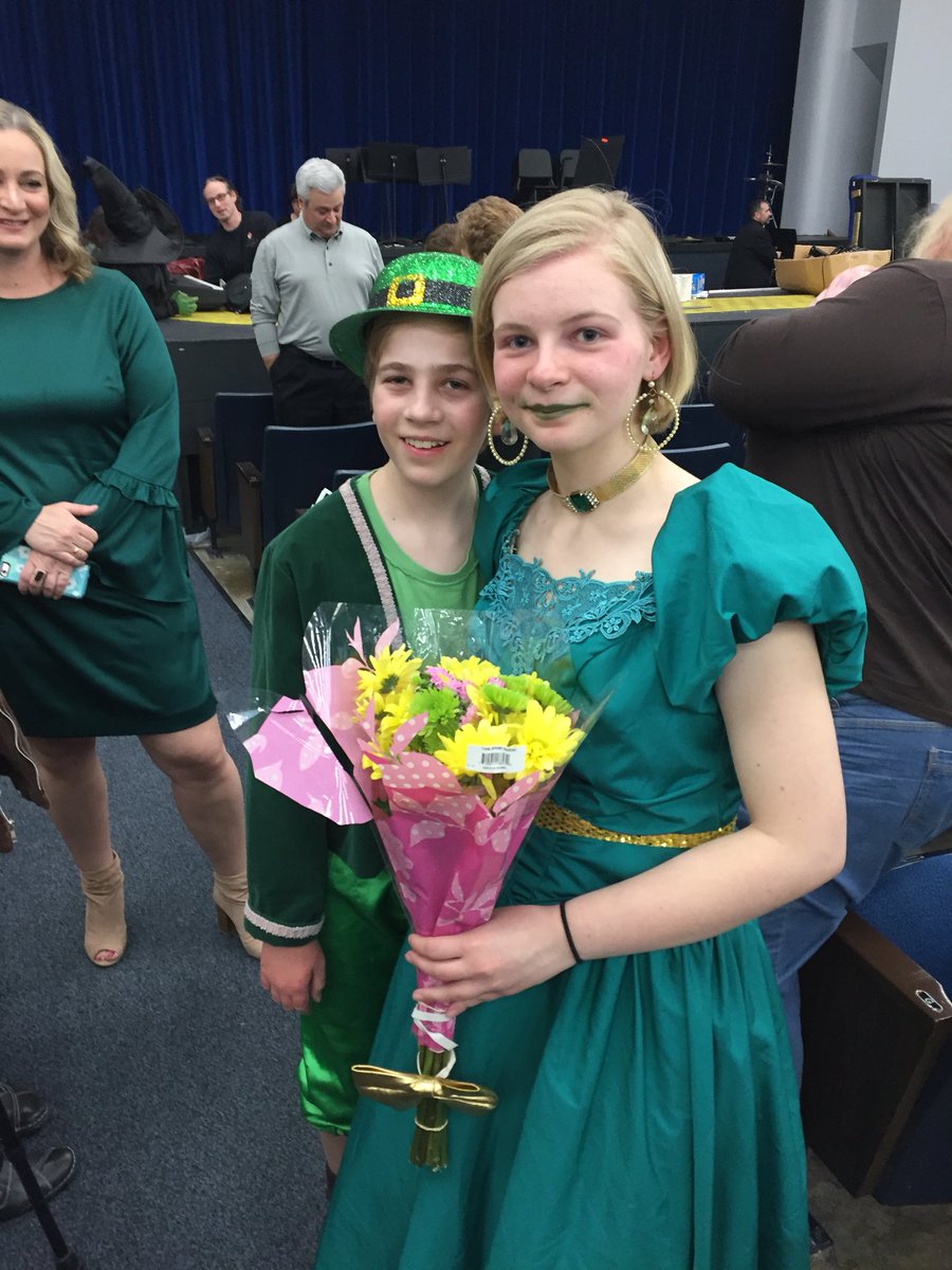 edgarn17's tweet photo. Stanwood friends from the “merry old land of Oz” https://t.co/hk7SYQ7QIE