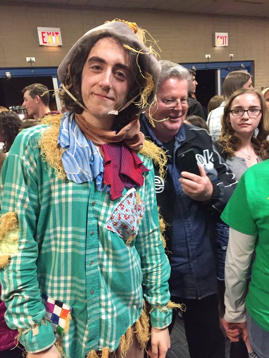 edgarn17's tweet photo. Stanwood friends from the “merry old land of Oz” https://t.co/hk7SYQ7QIE