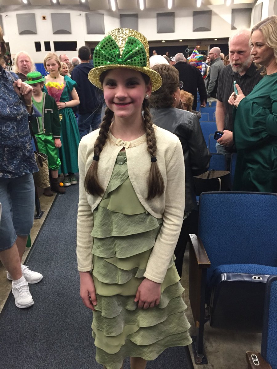 edgarn17's tweet photo. Stanwood friends from the “merry old land of Oz” https://t.co/hk7SYQ7QIE