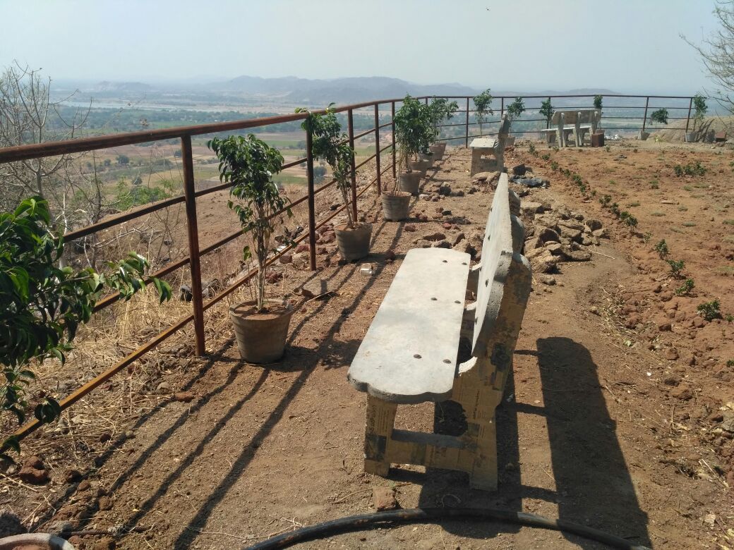 telanganafacts's tweet photo. RT Collector_RSL "వేములవాడ రాజన్న ఆలయ దత్తత దేవాలయమైన నాంపల్లి గుట్ట శ్రీ లక్మి నరసింహ స్వామి ఆలయ ప్రాంగణంలో ఆహ్లాదకరమైన వాతావరణం ఉట్టిపడేలా గార్డెన్ , పౌంటెన్ ఏర్పాటు
#vemulawada #srrd #nampally #temple #tourism #telangana #sircilla https://t.co/UXOXOqF9FP"