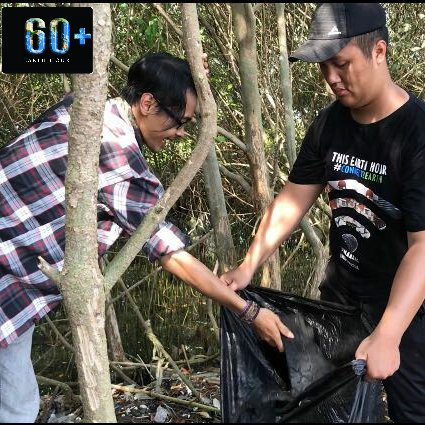EHindonesia's tweet photo. Di Kota Semarang, Volunteer @EarthhourSMG mengadakan AKSI bersih sampah di Pantai Tirtomulyo. Sampah yang dikumpulkan sebanyak 300kg loh SobatEH yang selanjutnya dipilah berdasarkan jenisnya. Sampah-sampah ini selanjutnya dikelola oleh Bank Sampah lestari. #IniAksiku https://t.co/DkZxiRaBYJ