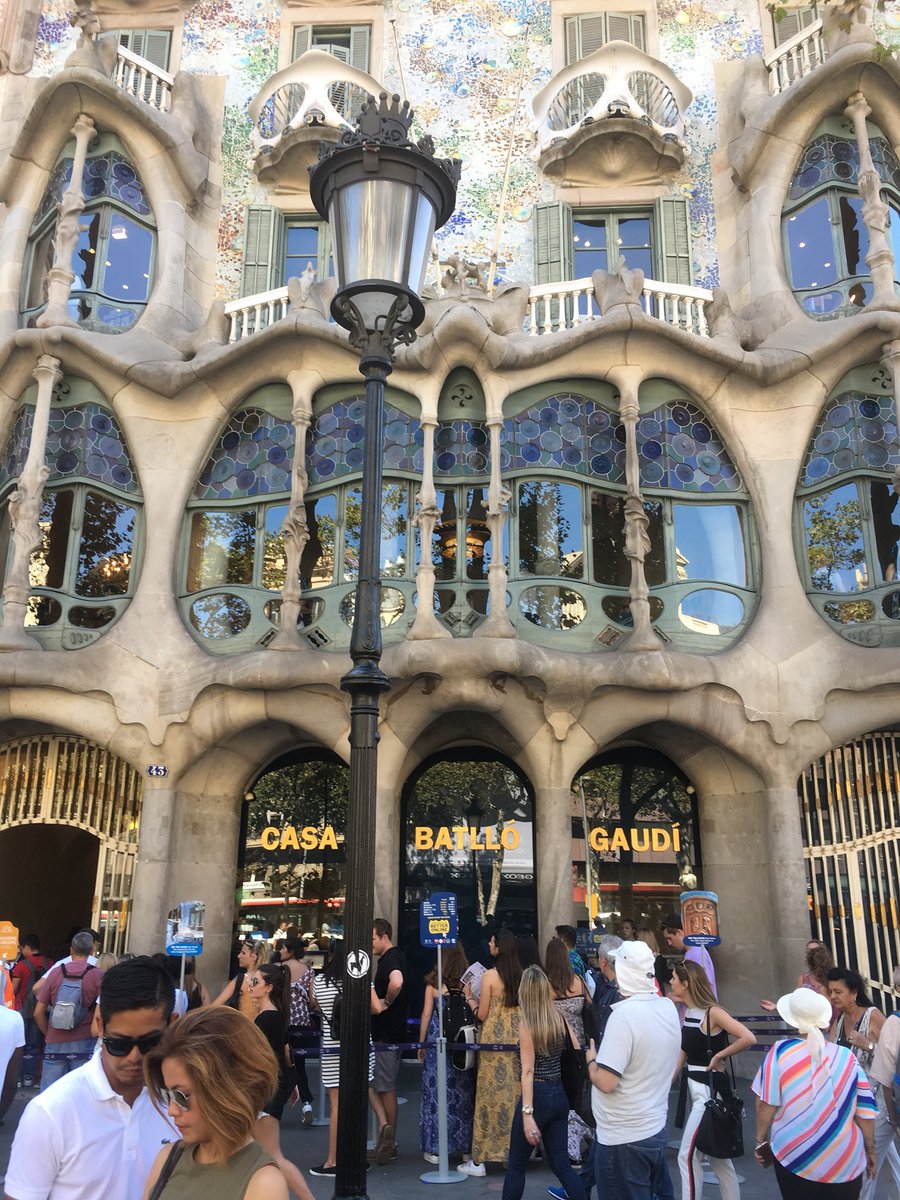 SarahJaneHayler's tweet photo. Barcelona and the people are amazing.#lifesanadventure https://t.co/5paYIJgqy8