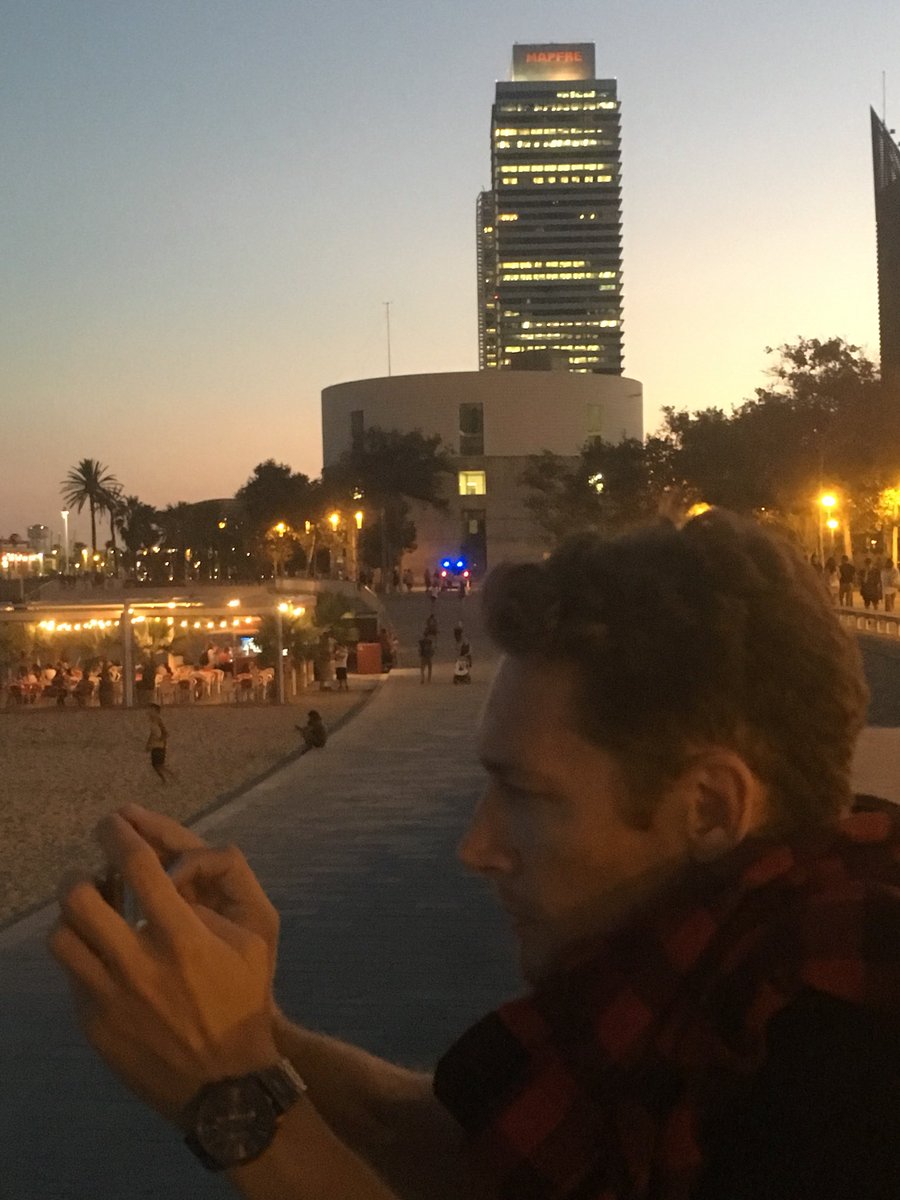 SarahJaneHayler's tweet photo. Barcelona and the people are amazing.#lifesanadventure https://t.co/5paYIJgqy8