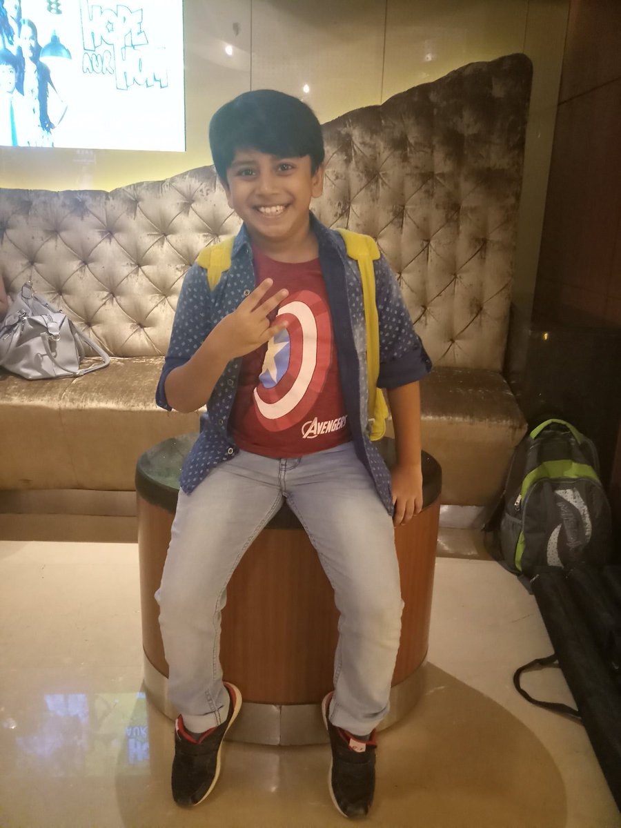 HopeAurHum's tweet photo. Kaisa lag raha hoon main? Ek dum cool na😎
#HopeAurHumTrailer https://t.co/IjAGD5rrF1