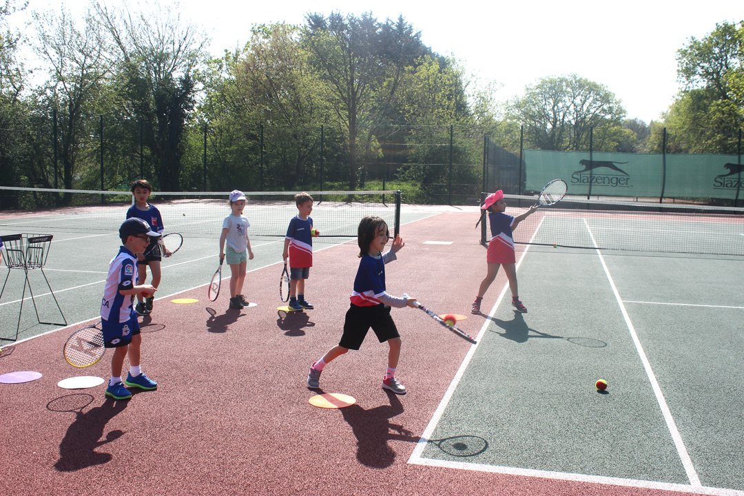 Want to introduce your kids to the world of tennis? After the amazing response we have had we are adding new #TennisForKids sessions - a 6 wk course with our gr8 coaches + a free racket&amp;t-shirt courtesy of @BritishTennisto join:  tennisforkids.uk/WoodValeLTC