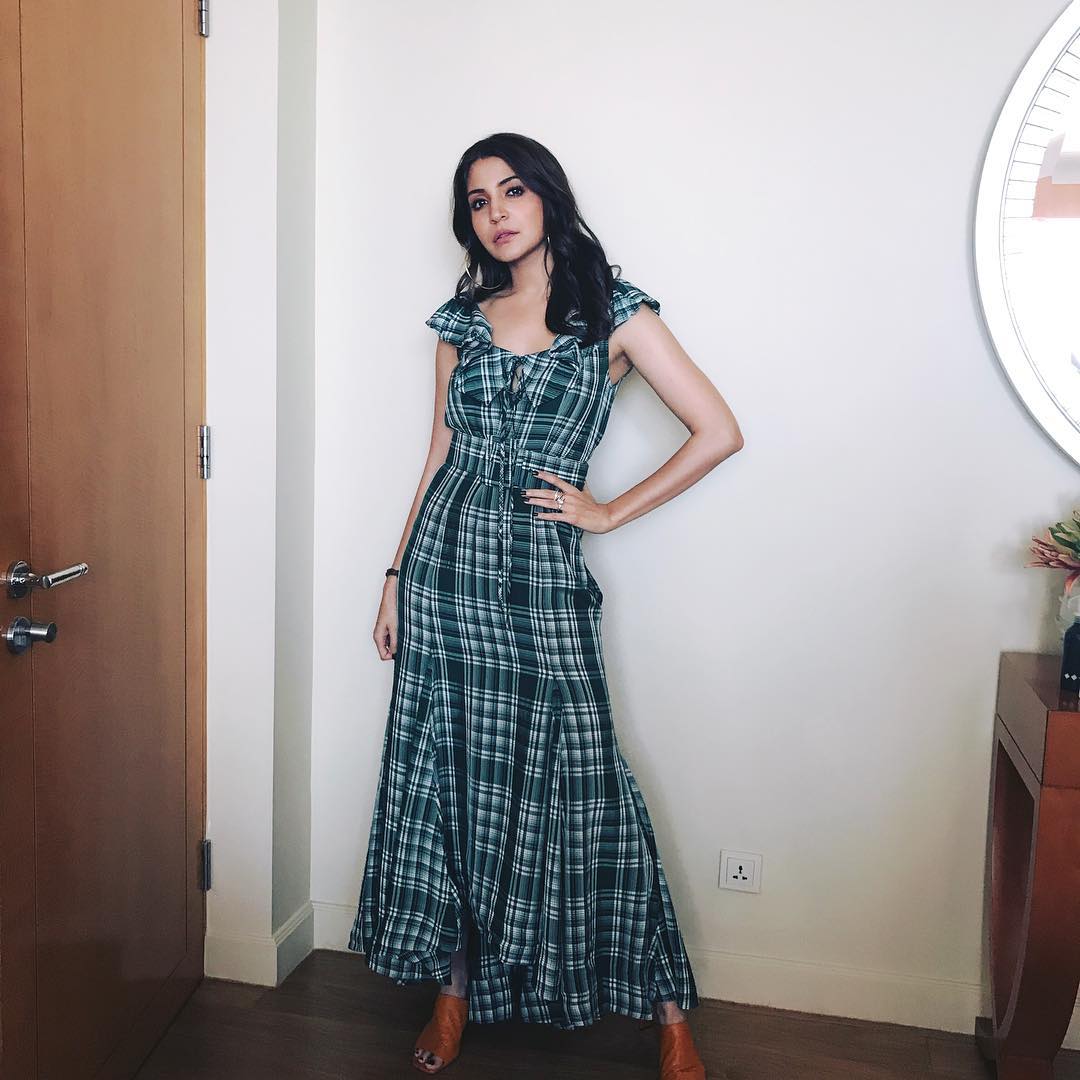 Would you go for check and plaid dress this summer?
#summer #summertrends #dress #AnushkaSharma