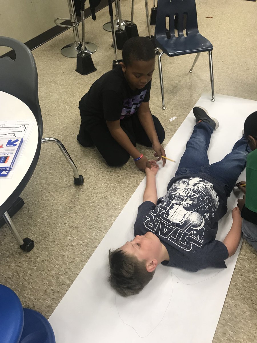Hayes5thgrade's tweet image. What better way to learn about the skeletal system than creating life size projects?! @ClemmonsES