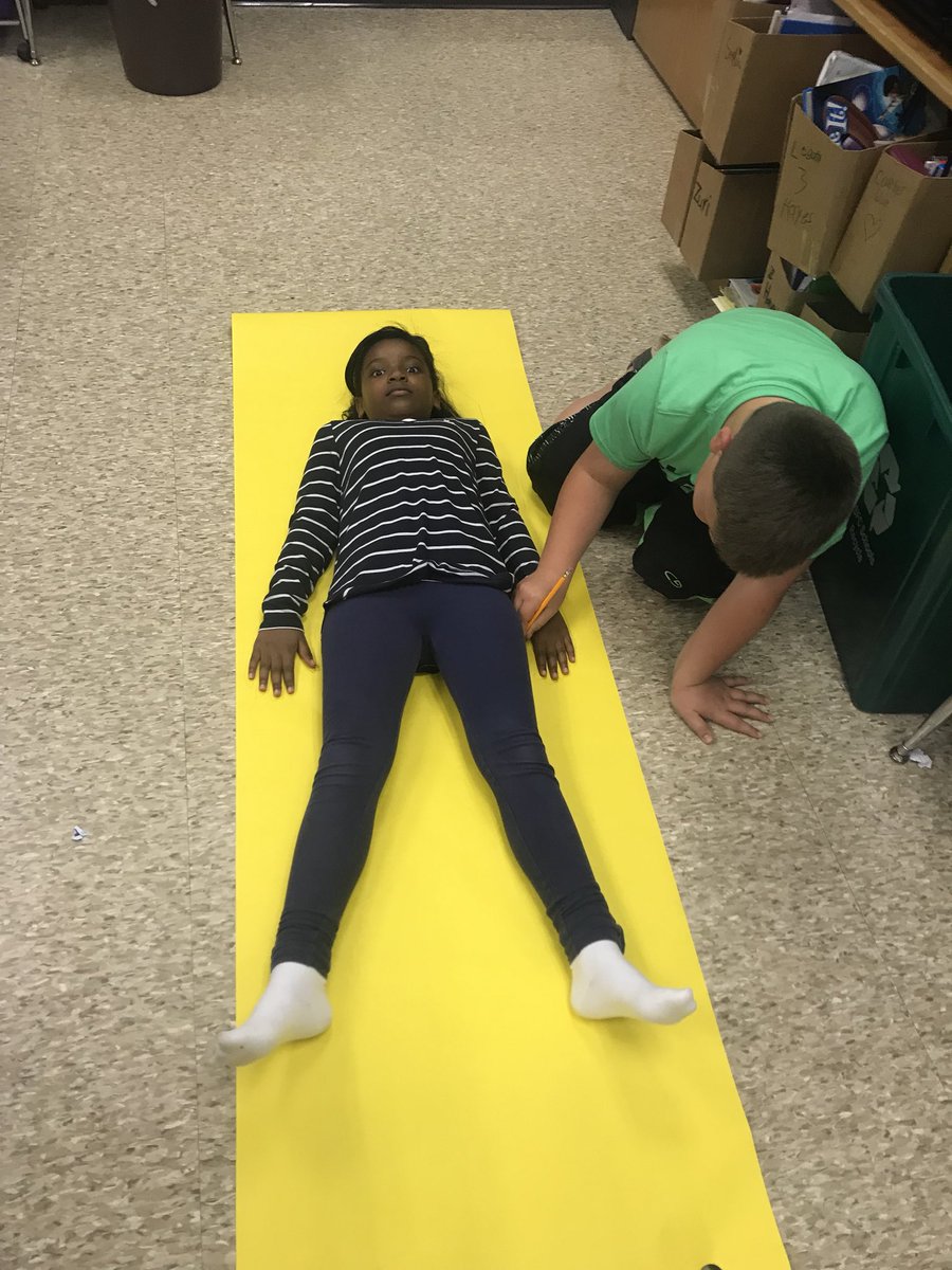 Hayes5thgrade's tweet image. What better way to learn about the skeletal system than creating life size projects?! @ClemmonsES