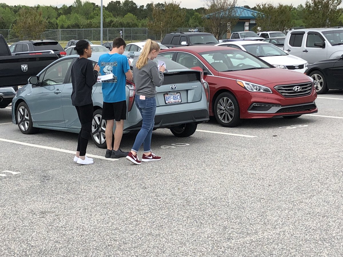 KHCollinsMath's tweet image. Biodiversity of the cars in our parking lots in Earp’s 4th block AP Environmental Science class. @MsEarpWJHS @WjhsNc #sciencesimulation