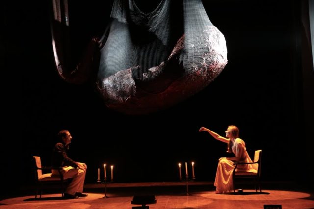 Il giorno del suo quarantesimo compleanno Giulia  riceve un regalo da Matteo, suo  marito: la #libertà
Lo #spettacolo in scena all' <a href="/OffOffTheatre/">Off/Off Theatre</a> di #Roma.
👉goo.gl/TozMdH