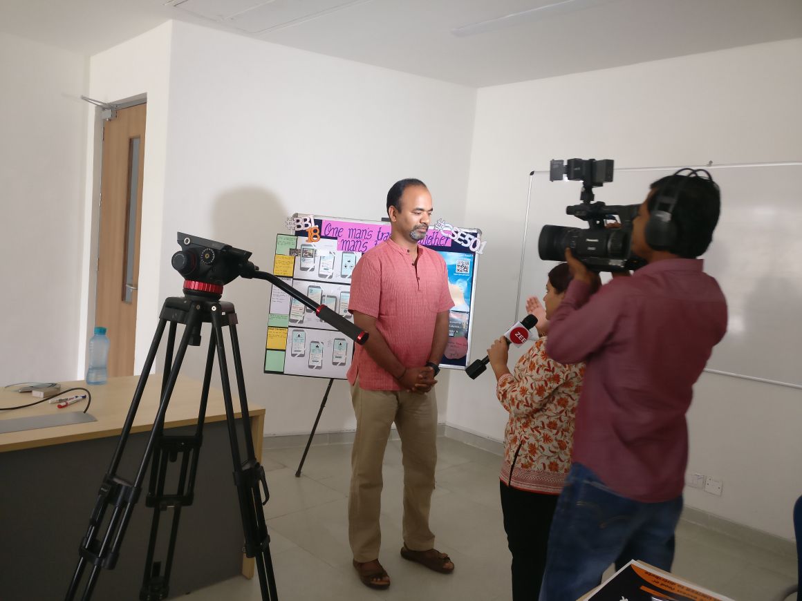 ponguru's tweet photo. Project Zero, NoWhinge, and TechTinder gets media attention! @dna @IndianExpress @IndiaToday The Statesman, Indian Express, Zeebiz, Tribune India, Outlook India, and others covered. Congrats to students! More pics: https://t.co/vjzjUWzE6R #CSE501 #ProfGiri https://t.co/D8FgH6YfFM