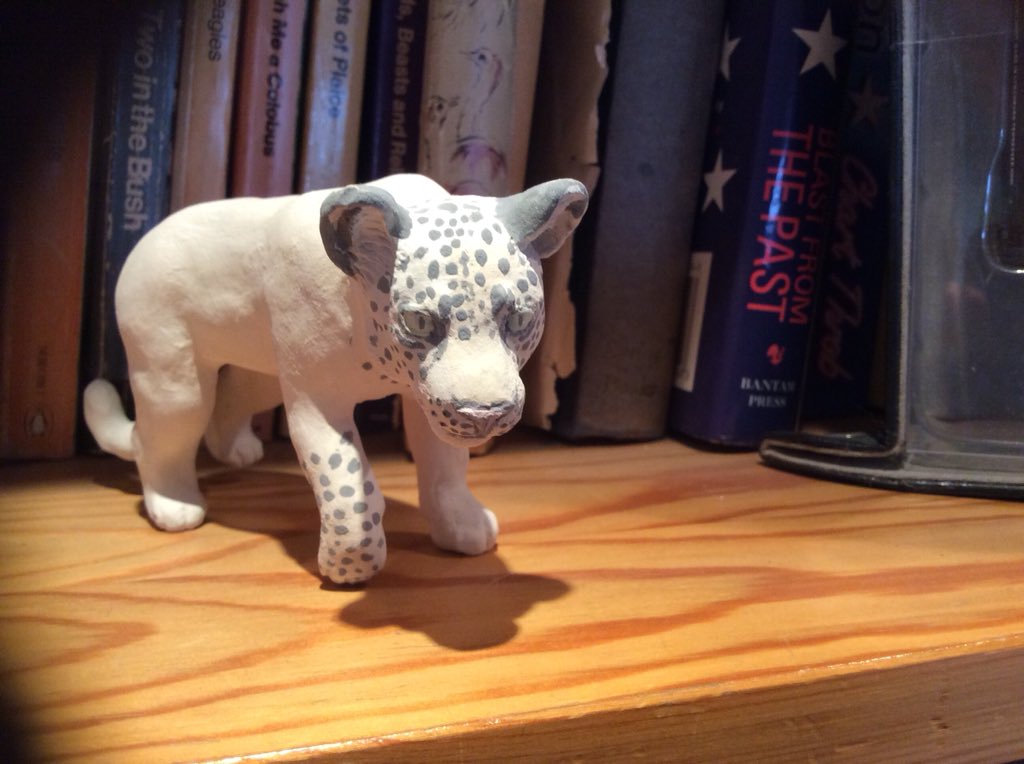 JKitowksi's tweet photo. Putting the spots on a leopard is a slow process!
#leopardprint #leopards #wildcats #BIGCats #art #animalsculpture #wildlifeart #sculpture #species #spots #cats #felines #wildlifesculpture #animalart #animalsculpture https://t.co/A752Ww7qe6