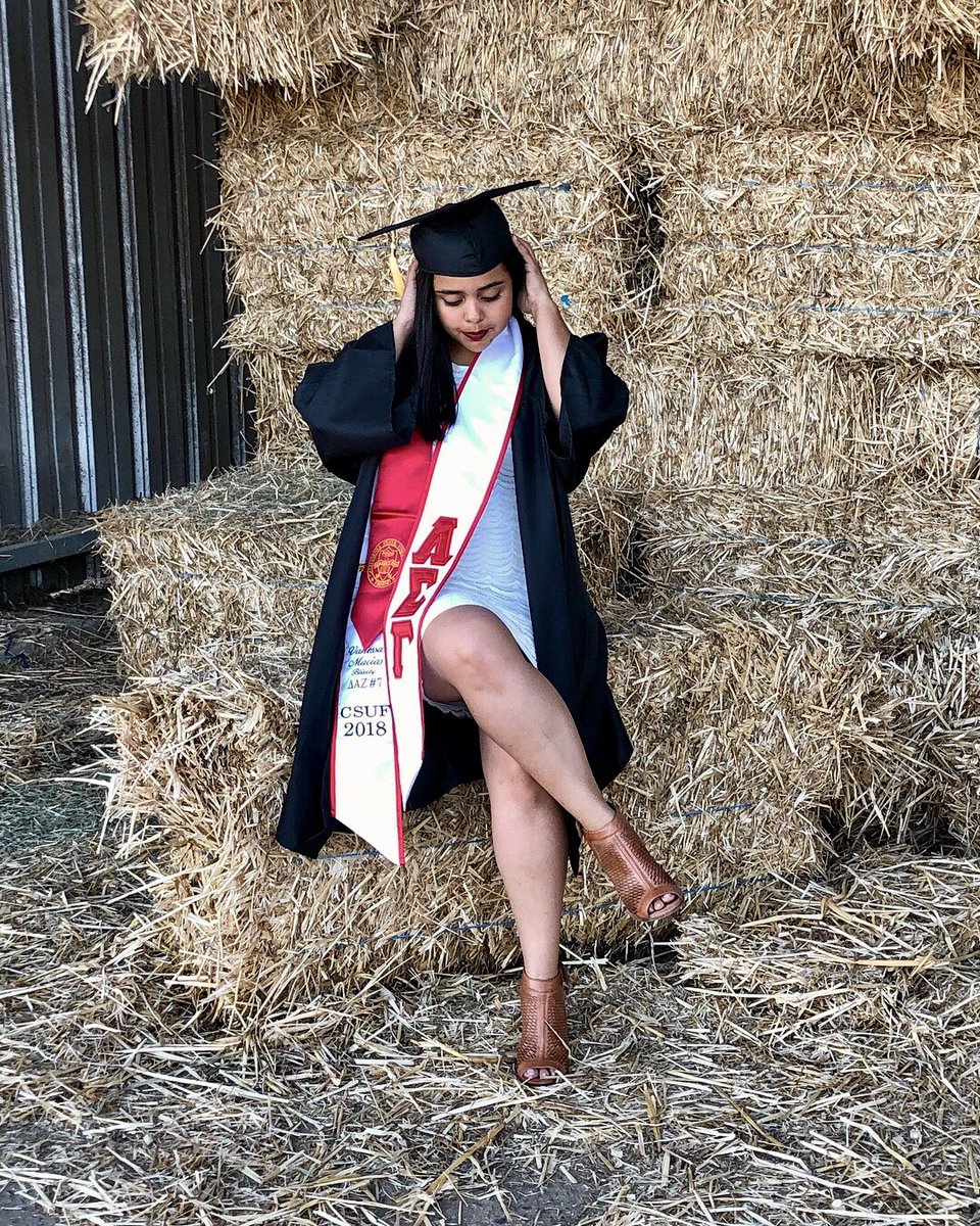 veemac23's tweet photo. When you’re an Ag major you don’t need confetti 🎉🐮🐥 #ΛΣΓ https://t.co/2MUDu1OvrK
