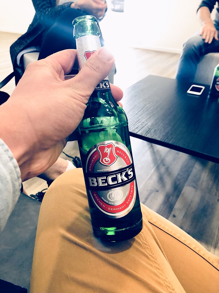 .@Akademie ist, wenn du nach dem Seminar noch mit <a href="/maike/">Maike Haselmann</a>, <a href="/IamBjoern/">Björn Erichsen</a> und anderen netten Menschen ein Bier trinkst. We call it #rpWarmUp.