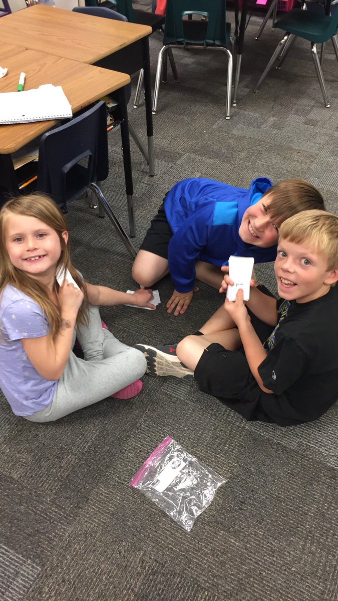 sadieafjohnson's tweet photo. High frequency word go-fish! #austinblueroos https://t.co/DdOWTtR562