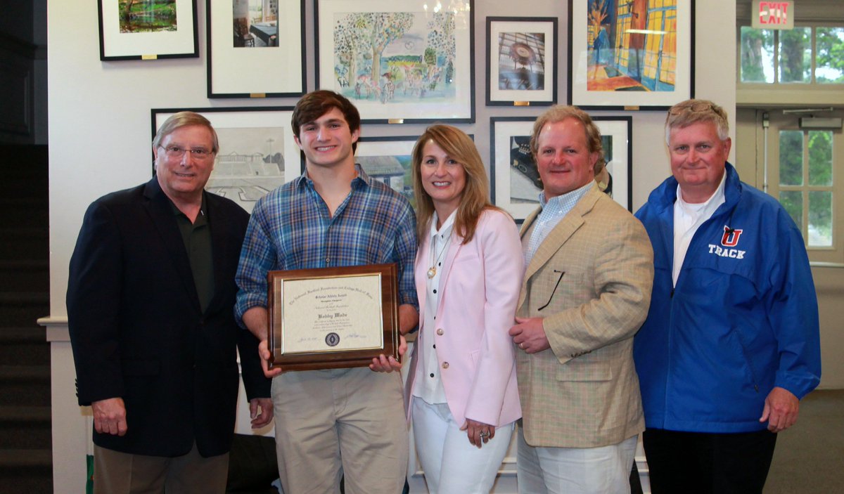 OwlBuzz's tweet photo. Mr. John Barzizza presented senior Bobby Wade with the National Football Foundation and College Hall of Fame Scholar-Athlete Award today. Mr. Barzizza is the local chapter president of the foundation. @NFFNetwork https://t.co/96YLvhtGqT
