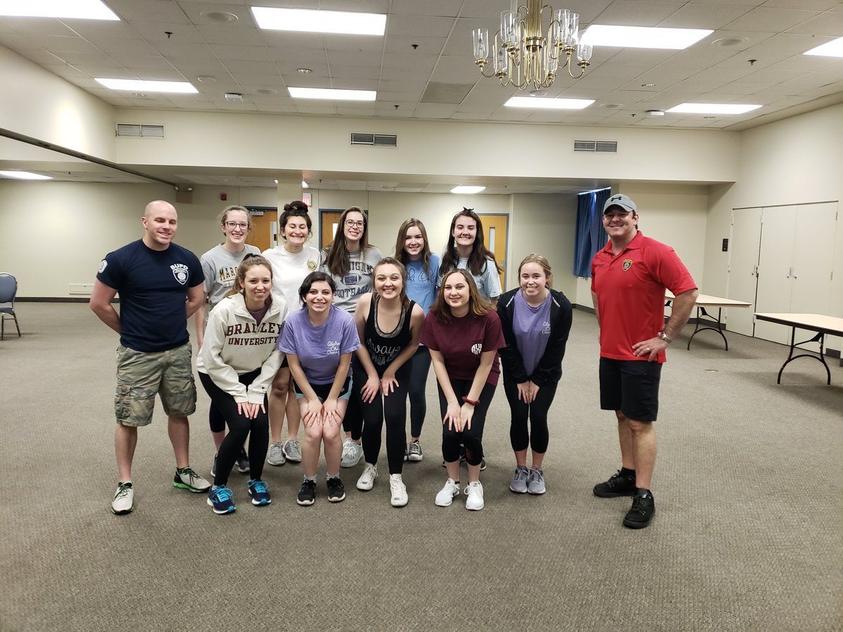 BradleyUPolice's tweet photo. On Saturday residents from William's Hall and on Sunday Alpha Chi Omega participated in the S.A.F.E Womens Self Defense program! It was a powerful and educational class .. watch out campus-these women pack a punch! If you would like to schedule-email: syoung@fsmail.bradley.edu https://t.co/NOeCRq2NZG