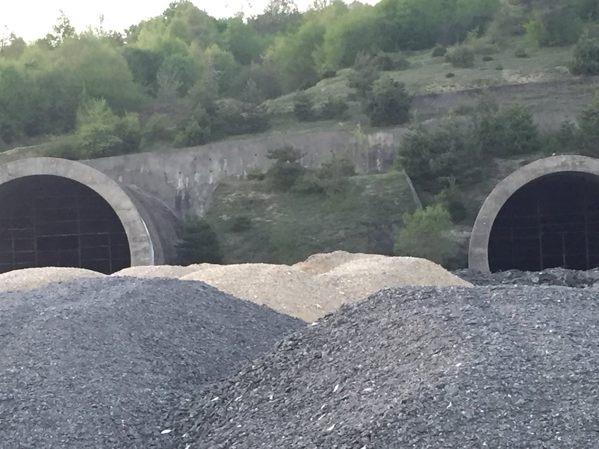 Akp döneminde boludağında ilk açılan tünel 500m devam ettikten sonra kapanan ve boşuna masraf edilen tüneli Boluda kim biliyor acaba