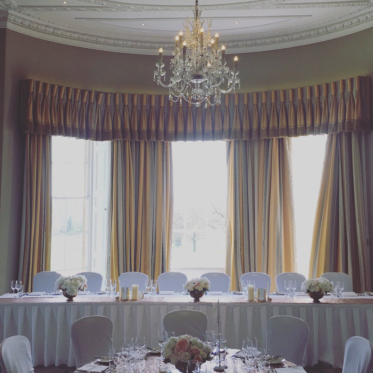 ambienceHGT's tweet photo. Statement centrepieces, chiffon ruffles, sparkly table linen and plenty of #candlelight all together made for a touch of glamour for Saturday’s #wedding! Congratulations to our couple 💕 @RuddingPark @WeddingsatRP https://t.co/swaY1iW2ht