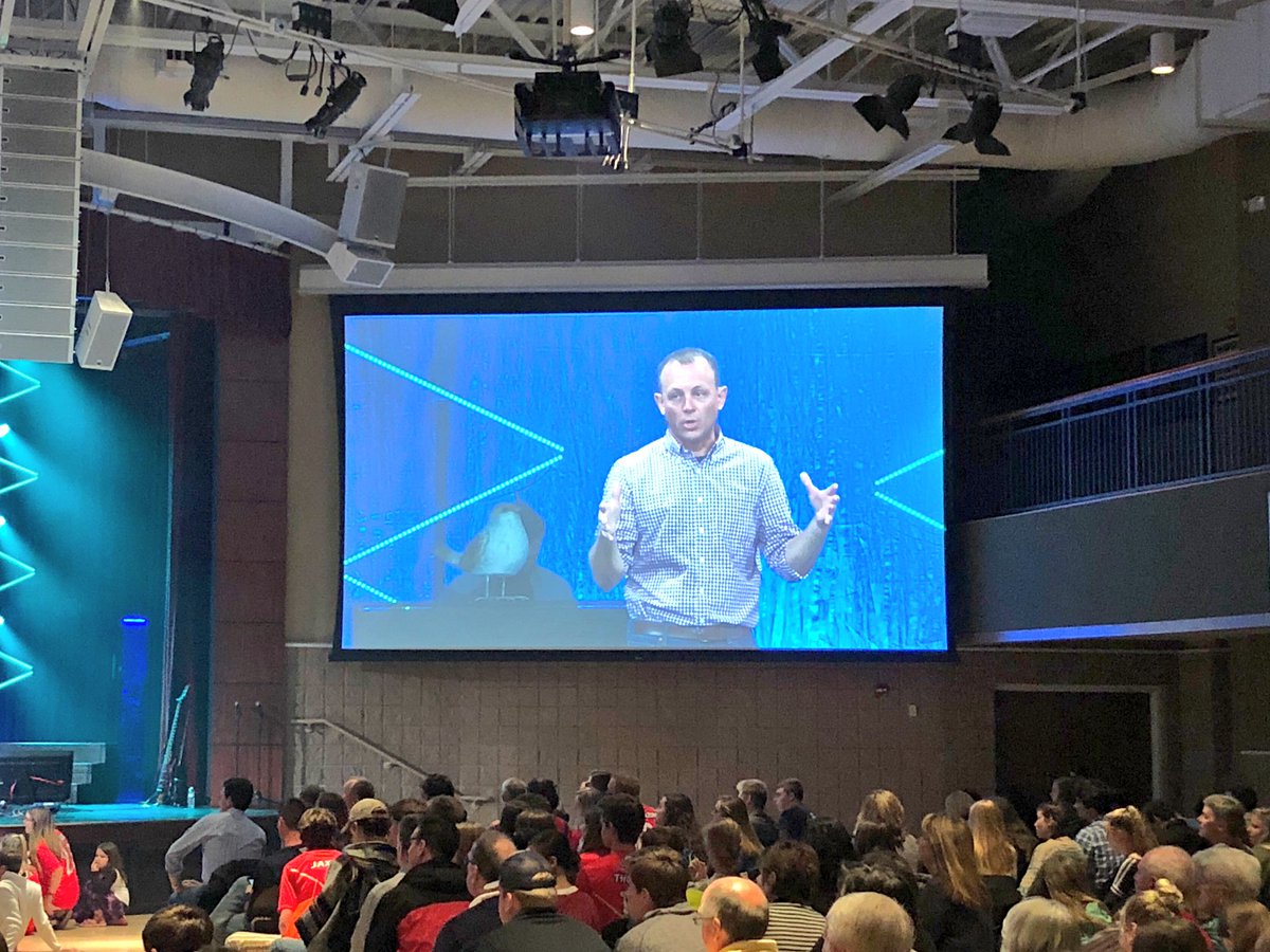 Last night was epic! Made my first (hopefully of many) big screen appearances at the #SB2018 reunion. 
#JFBCbirds #tweettweet