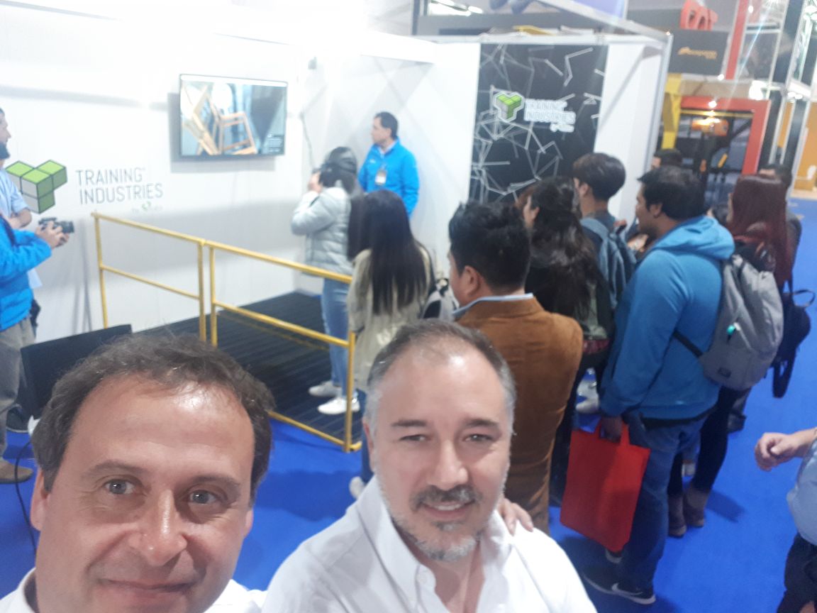 InfoHolos's tweet photo. Comenzando Expomin y nuestro stand ya está a full https://t.co/PlocofxQHM