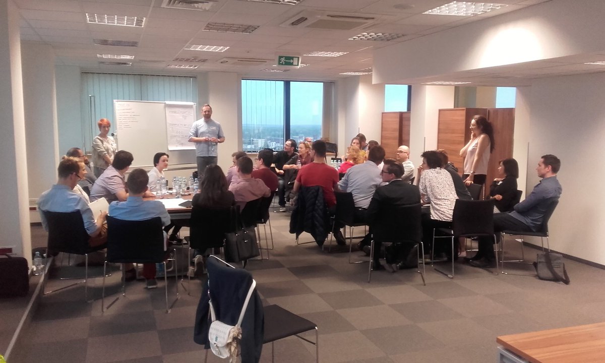 Na ulicach Łodzi pusto, bo wszyscy są na warsztacie z <a href="/mziolek/">Marcin Ziółek</a> <a href="/EwaKosterka/">Ewa Kosterka</a> <a href="/MagdalenaWalc11/">Magdalena Walczuk</a> #nowldz