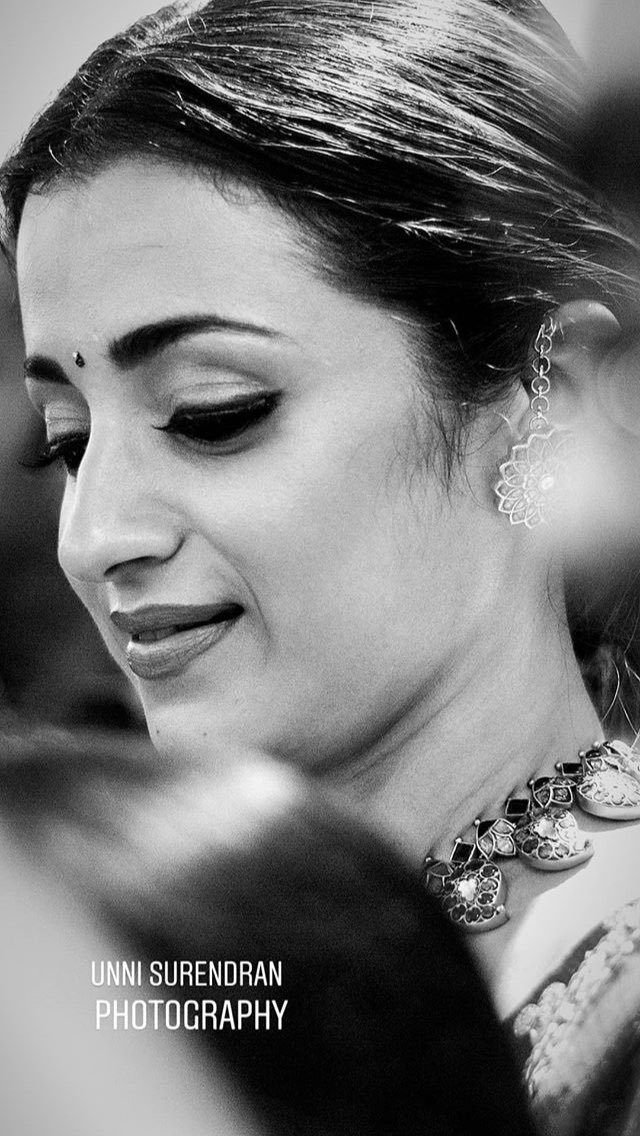 TrishaBloodz's tweet photo. Black n White😍
#SouthQueen at Jewellery showroom inauguration at Kottayam! @trishtrashers https://t.co/Fco4YmSlN9