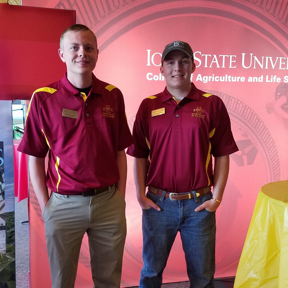iastate_cals's tweet photo. Matt and Jake, @ISUAnimalSci, are at the #isucals booth to share their experience. #FFASLC18 #iaffa18 https://t.co/ZNdKB8bxy4