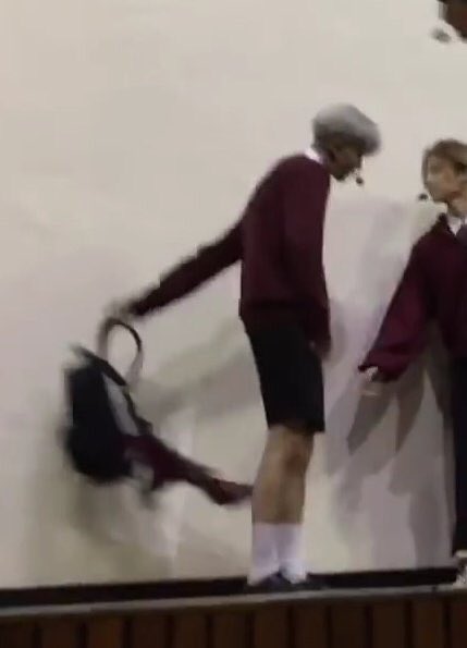 cursedpentagon's tweet photo. edawn getting bullied by fucking slenderman over here https://t.co/LviLbccOhz