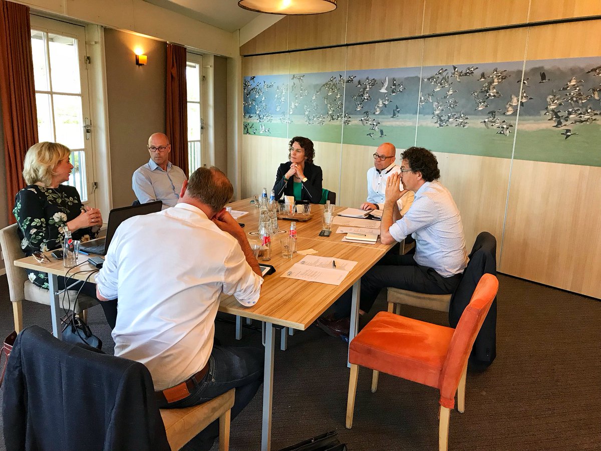 Vanavond is er een extra bestuursvergadering over de (her)verdeling van de diverse taken en dossiers binnen de OKW.