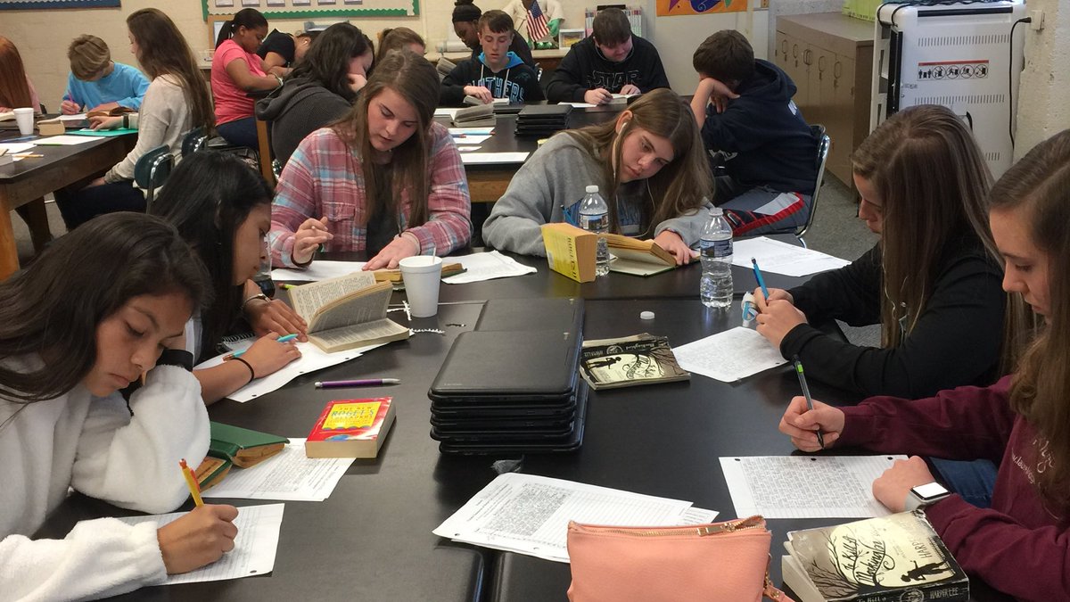 ConniTucker's tweet photo. Honors English I working hard on a literary analysis writing assignment. I can almost see the steam coming off the tops of their heads! #somuchthinking #nohelpfromGoogletoday #writingonpaper 😱 https://t.co/rXlk1UeI7A