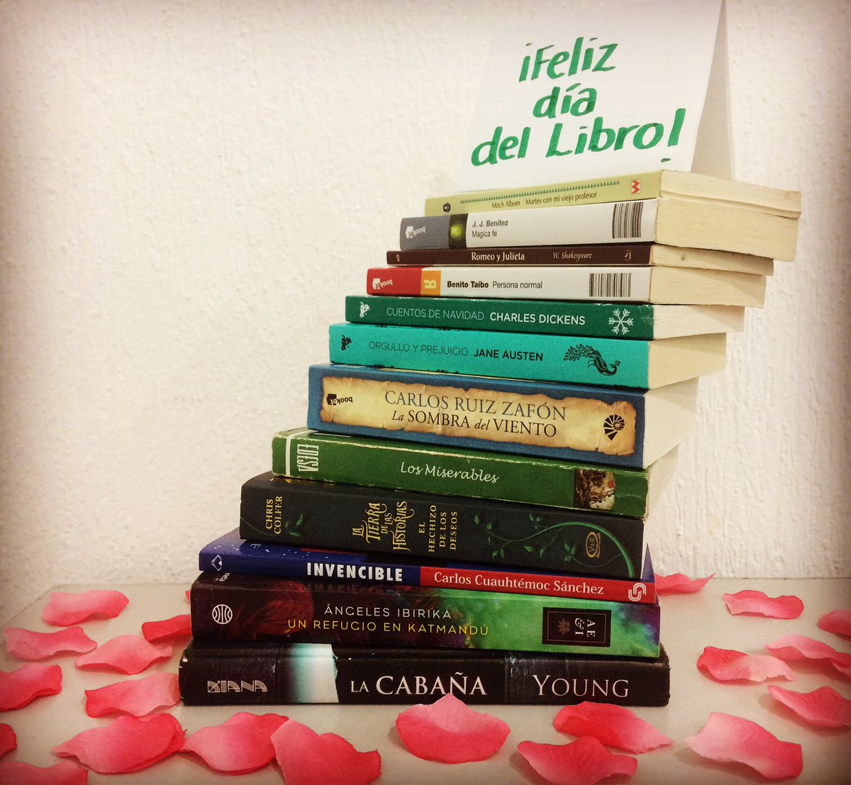 DenaLIBROLAND's tweet photo. @EditDiamante Algunos de mis libros favoritos...#SangreDeCampeón https://t.co/nQ87xum6mC