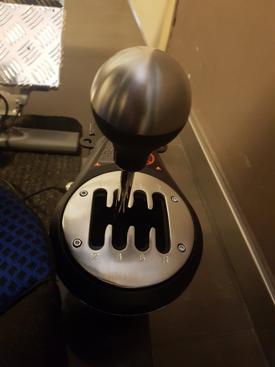 Sergi_Arbos's tweet photo. Ahora si, puedo decir que tengo un cockpit en condiciones. 
Gran regalo de parte de @Arbos10  y Mi Novia. Cambio de Marchas @TMThrustmaster Caja de cambios #thrustmasterTH8A Pedales de #ThrumasterT3paPRO 
Van de 10😍 https://t.co/LetDEJQNjE