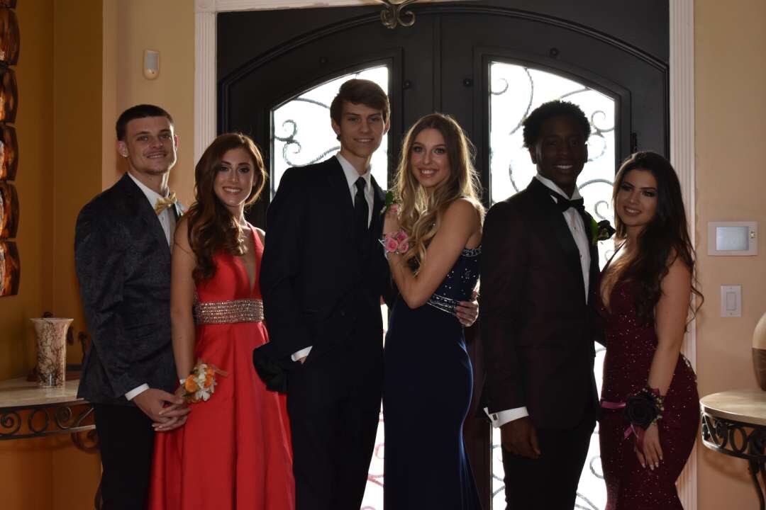Robie_008's tweet photo. Prom💎✅ https://t.co/jwRuYQlVcw