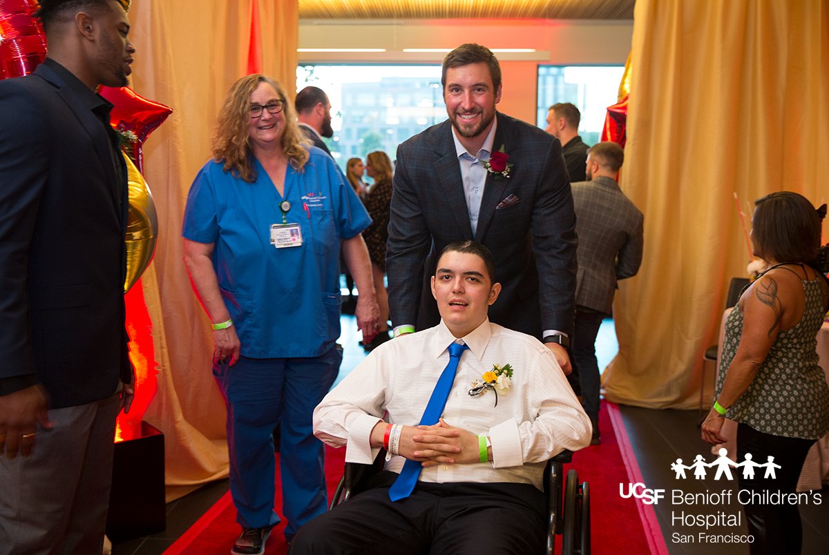 UCSFChildrens's tweet photo. Huge thanks to the @49ers for making #prom night so special for our kids! @49ersCommunity #UCSFprom https://t.co/sr2LR2ldg4