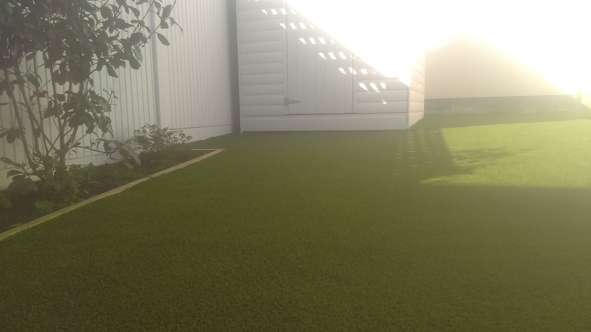 DubArtificial's tweet photo. Completed photos of a garden in Glenageary with Royal Grass Silk 35. No more muck, mowing and maintenance. https://t.co/bLYJeTHvfd  #ireland #DunLaoghaire #Dublin https://t.co/xz9IODEOnV