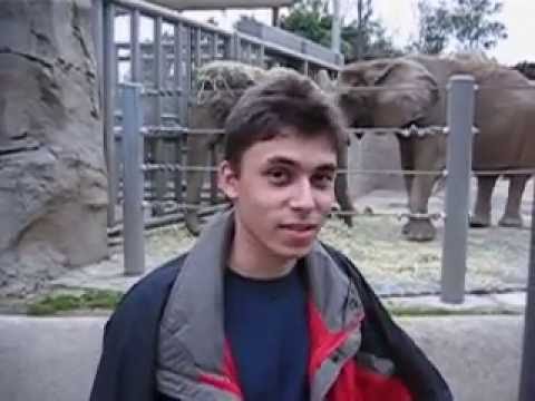 hurryupstudio's tweet photo. "Me at the zoo", il primo video pubblicato su @YouTube compie 13 anni 🎂
Il protagonista del video è Jawed Karim, che insieme a Chad Hurley e Steve Chen, fondò il colosso di video-sharing, acquisito da Google nell'ottobre del 2006 per 1,65 miliardi di dollari! https://t.co/LjKyEE5yQb