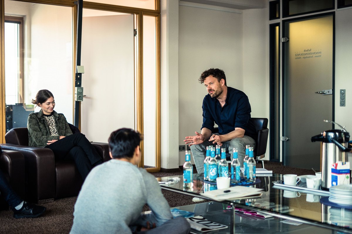 StartupPort_TU's tweet photo. Wie plant man als Startup den Markteintritt und setzt ihn erfolgreich um? Darum drehte sich kürzlich alles in unserem Market Entry-Workshop mit Mark Möbius. Vielen Dank, Mark, für den gelungenen Workshop! #sdacademy #workshops #startups #marketentry https://t.co/tC5U7Z1jvW https://t.co/Kupwag2Eeb