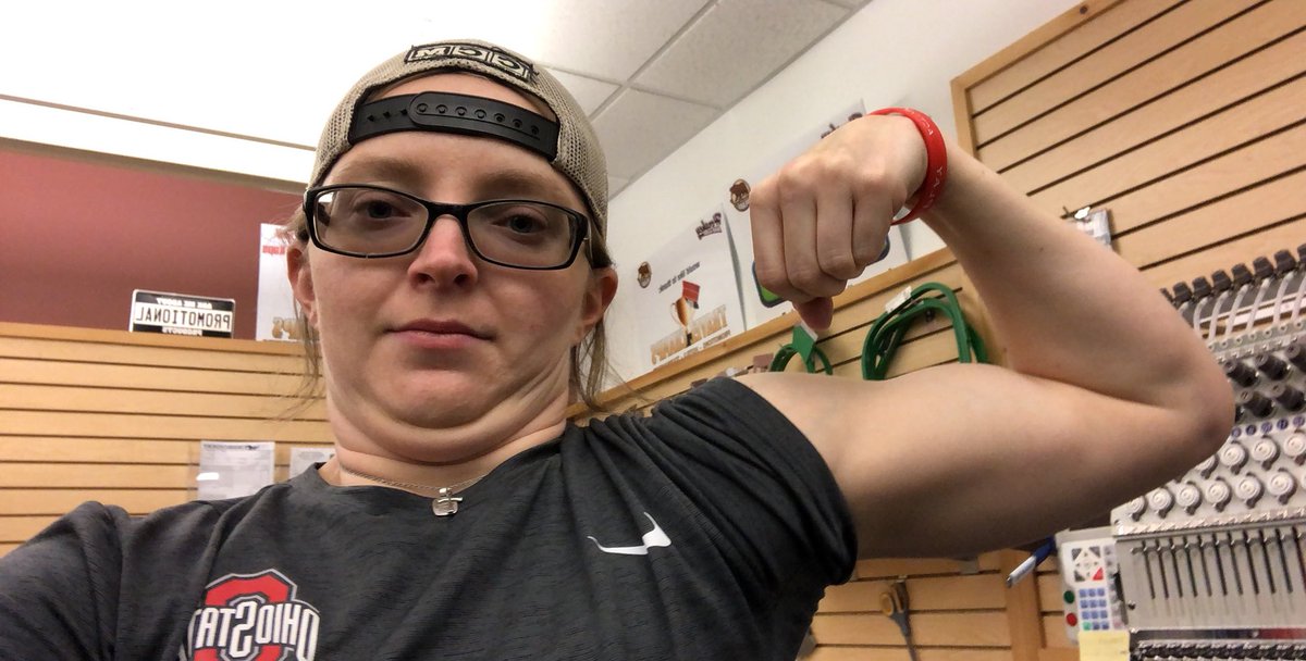bretra88's tweet photo. It’s always good when you get a good #swole on before work. #offseason #timetoputinthework #chicksthatlift #PTHershey https://t.co/pvgi4UFxv3