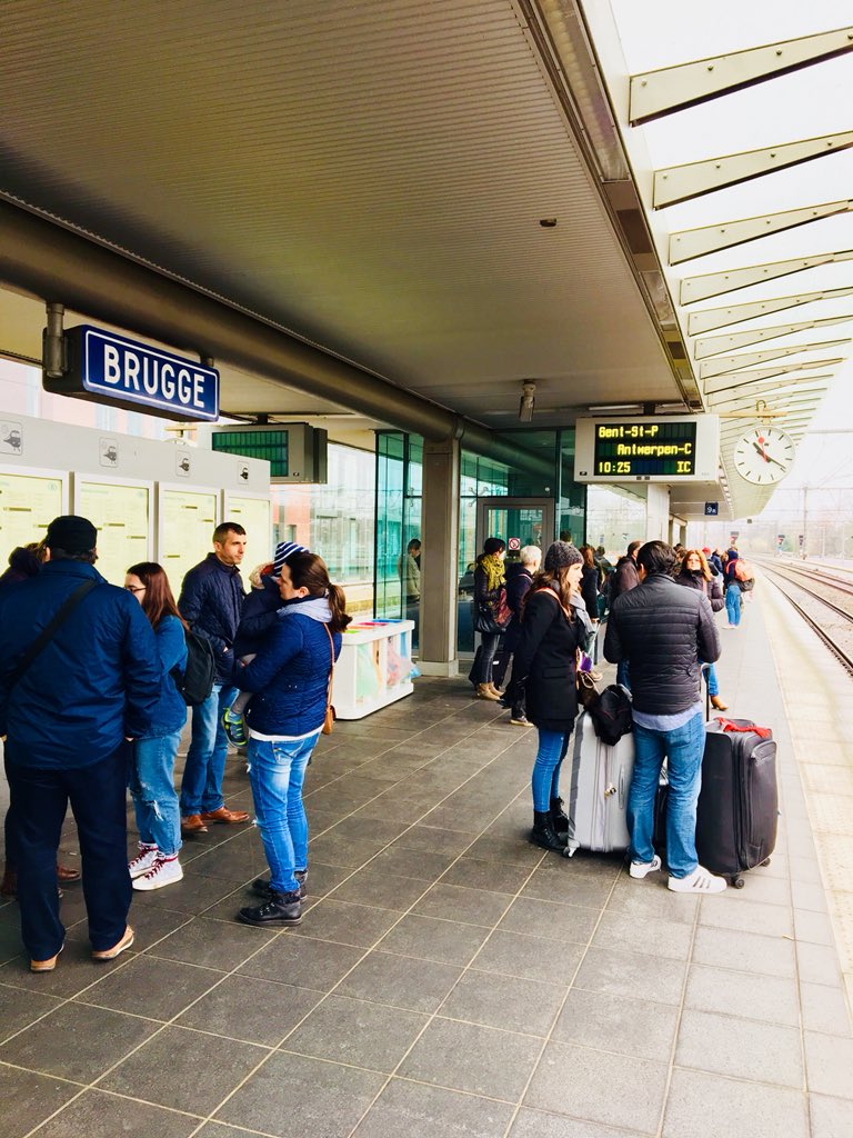 destiniumworld's tweet photo. #brugge station on a crowded #spring day. #travellers #TrendingNow #TheUnbeatablePerformer #MondayMotivaton #ImpeachmentMotion #EarthDay2018 #Timeless #automation #KeepScoring #LittleBigShots #MeeToo #NakedAndAfraid #rt #photography #arts #lifegoals #DailyBush #destiniumworld https://t.co/Frf7DJa4z2