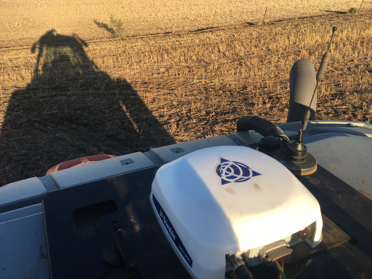 ptx_trimble's tweet photo. "Australian Grower capping off his machine with Trimble." Great photo shared from Trimble Regional Sales Manager, Adam W. #Trimbleondisplay #Trimbleagworld https://t.co/1bG7qpug44 https://t.co/inSgWni9Of