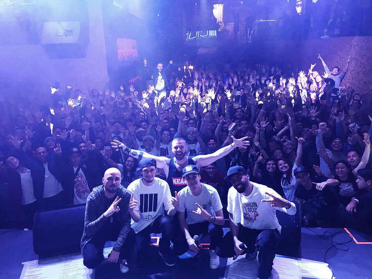 Gracias COLOMBIA 🇨🇴 BOGOTÁ Y MEDELLÍN, hemos incendiado las salas este fin de semana! 🔥 No lo vamos a olvidar nunca, gracias por tanto cariño y por compartir versos con nosotros!!!
