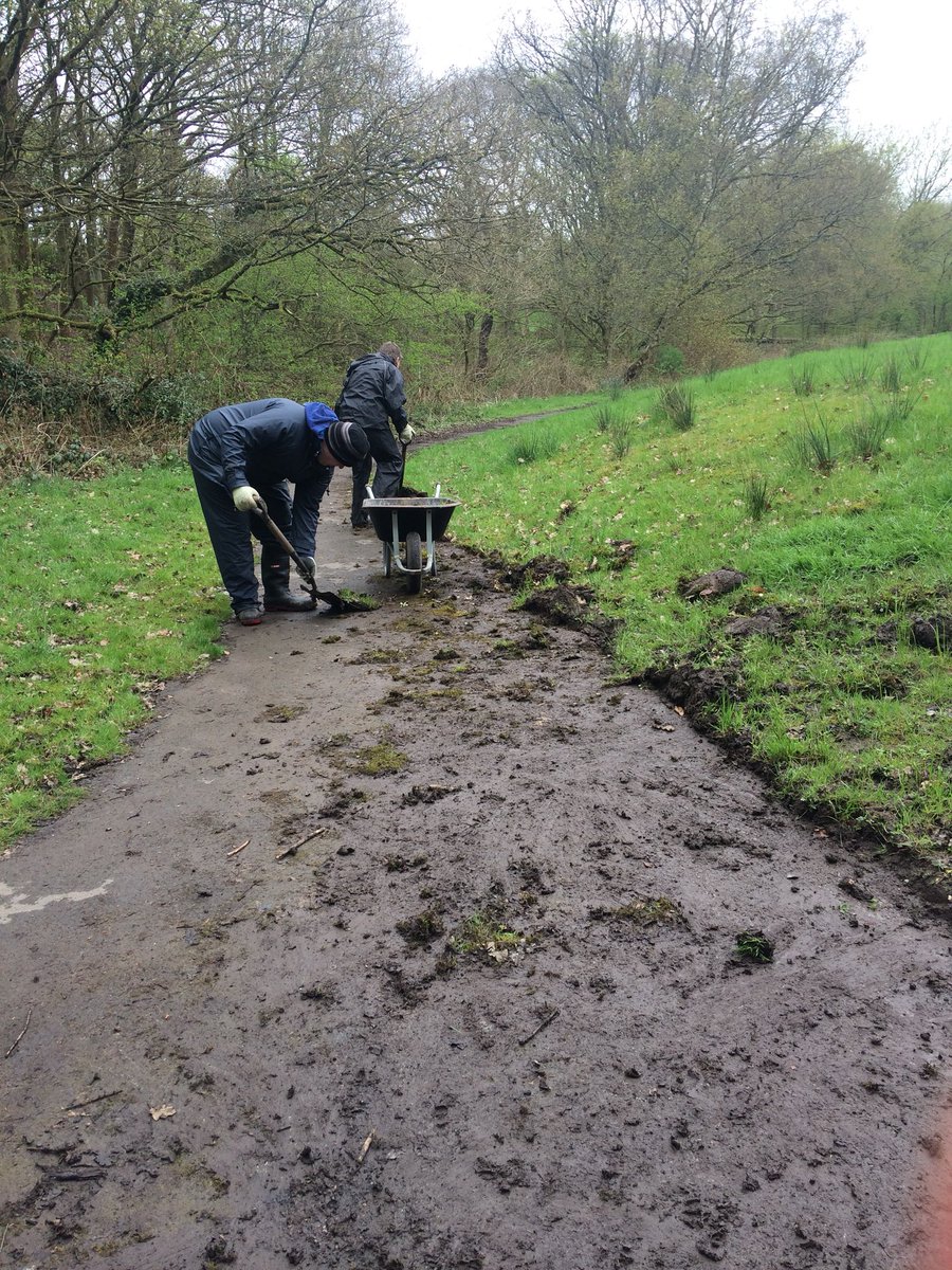 WLBC_Rangers's tweet photo. Students from @WLancsCollege  working hard at #tawdvalley this morning! #volunteers #pathclearance https://t.co/ZbqLr21jXE