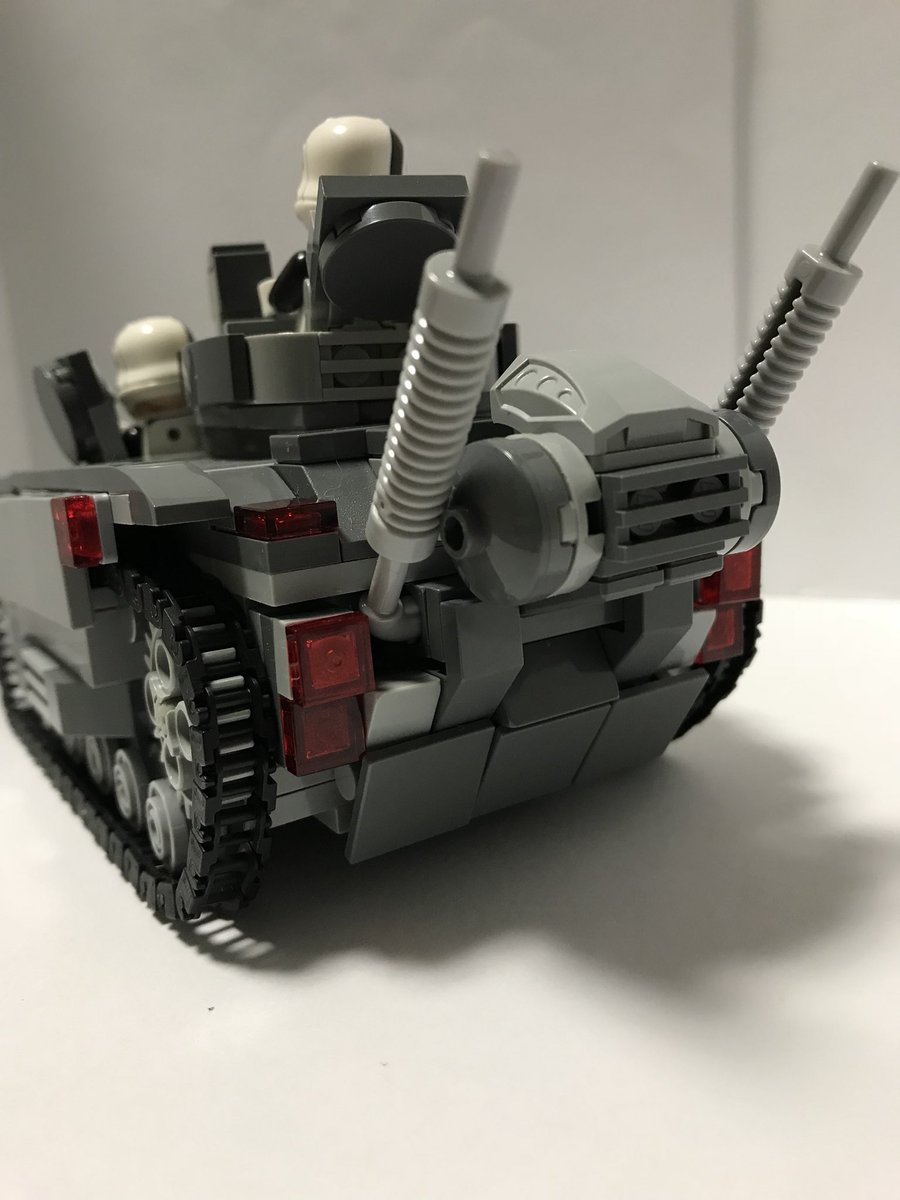 Tai レゴ レゴ戦車 Lego レゴで戦車を作りました 名前はトーラス中戦車 武装は60mm戦車砲 mm重機関銃 スモークディスチャージャー 7 6mm軽機関銃 ハッチと砲塔 キャタピラが可動します 搭乗員数は最大4人 動力は電気です 詳細はリプで