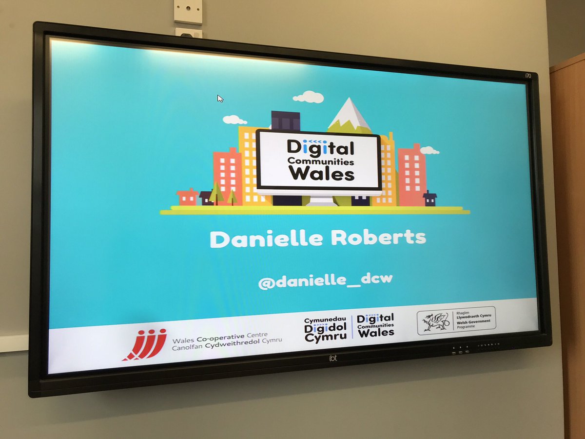 MelinGruffydd's tweet photo. Yr #ArweinwyrDigidol yn mwynhau derbyn hyfforddiant gan Danielle o Gymunedau Digidol Cymru! The #DigitalLeaders enjoying their training with Danielle from Digital Communities Wales! #TGChMG #MGICT #YsgolDechnoleg #NA @danielle_dcw @DC_Wales https://t.co/llGD2Zf1py